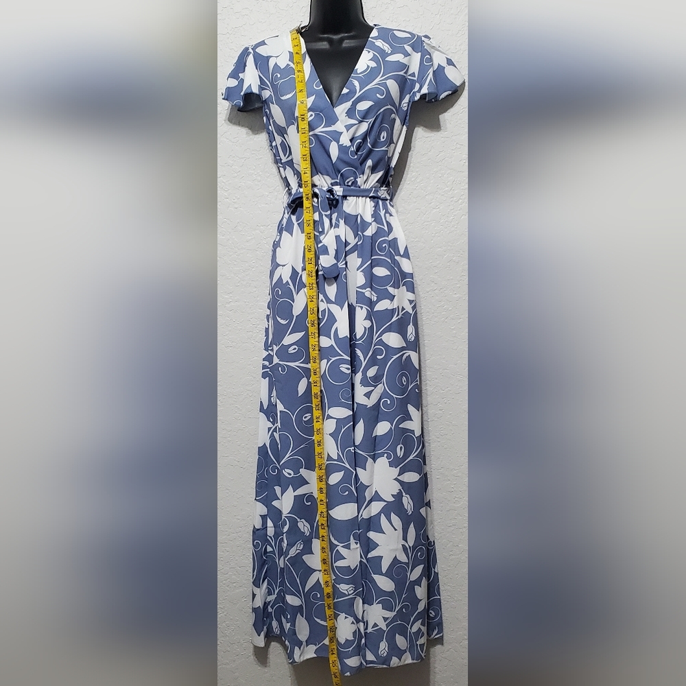 2/$30 Estee BrownWomen’s Blue Floral Belted Front Wrap Maxi Dress Small/Medium - Picture 9 of 13